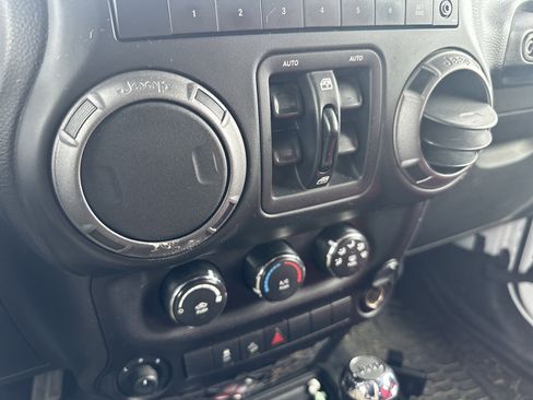 Used 2017 Jeep Wrangler Unlimited Sport w/ Quick Order Package 24S AWD/4WD image 27