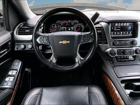 Used 2020 Chevrolet Suburban Premier AWD/4WD image 5