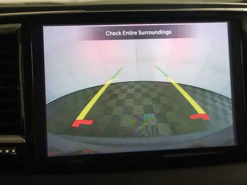 Used 2023 Chrysler Pacifica Touring-L FWD image 43