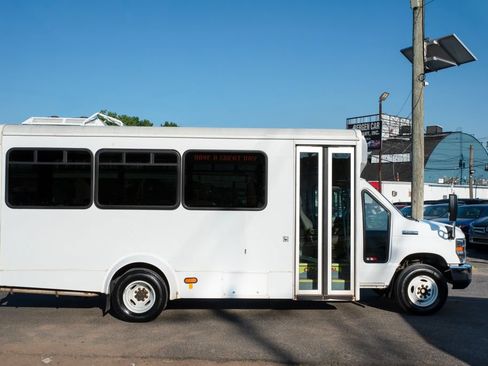 Used 2017 Ford E-450 and Econoline 450 Super Duty w/ Shuttle Bus Prep Package RWD image 12