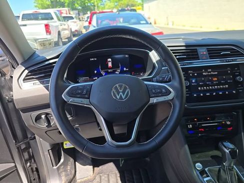 Used 2022 Volkswagen Tiguan SE AWD/4WD image 7