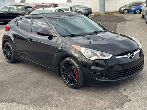 Used 2014 Hyundai Veloster image 2