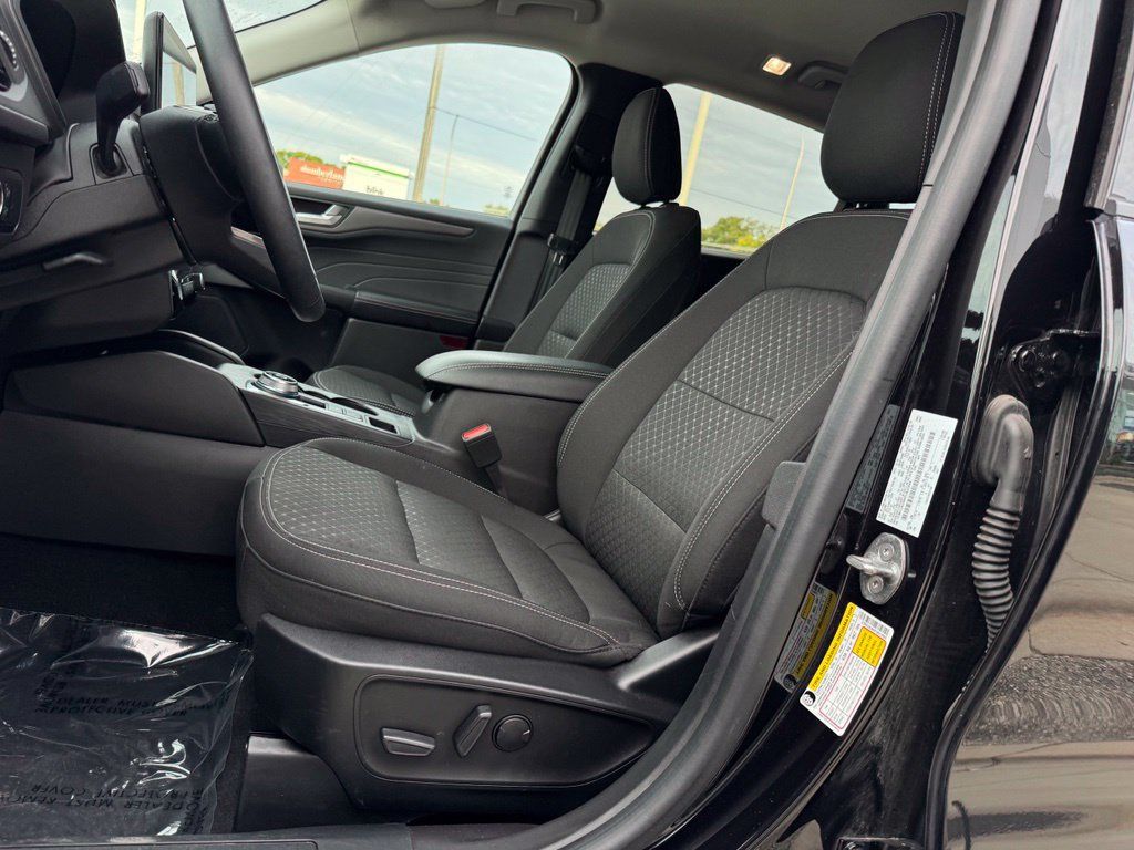 Used 2023 Ford Escape Active w/ Tech Pack #2 AWD/4WD image 5