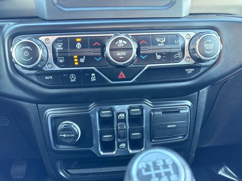 Used 2021 Jeep Wrangler Unlimited Sport w/ Technology Group image 23