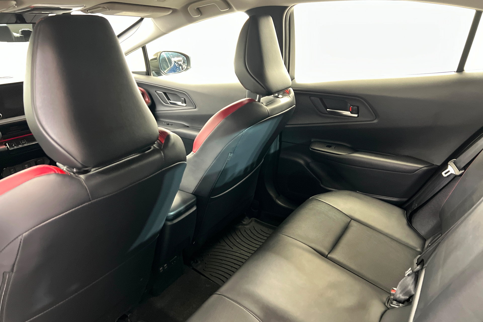 Certified 2025 Toyota Prius Plug-In Hybrid FWD image 20