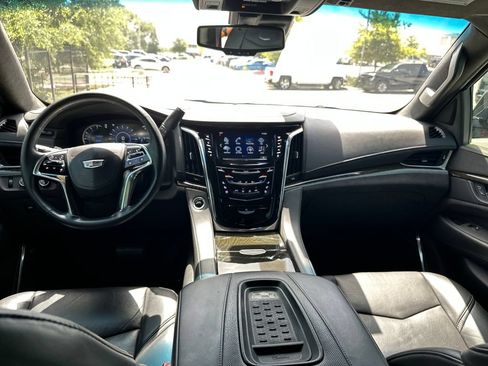 Used 2016 Cadillac Escalade ESV Platinum AWD/4WD image 30