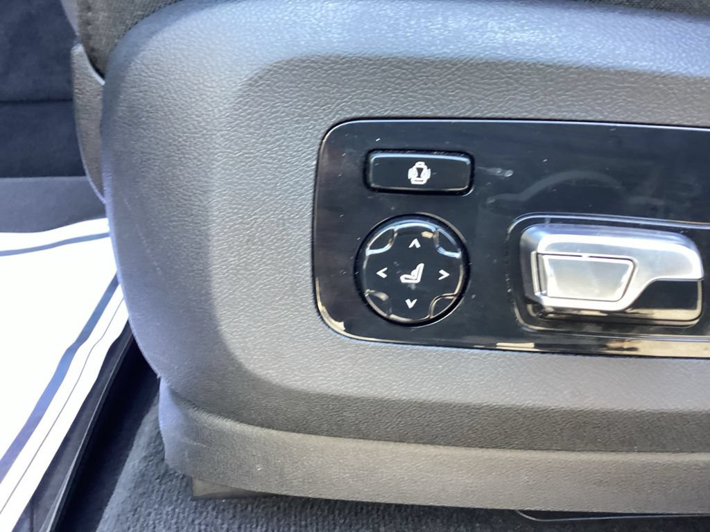 Used 2024 BMW X7 xDrive40i w/ M Sport Package AWD/4WD image 26