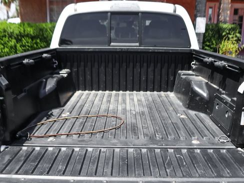 Used 2020 Toyota Tacoma SR w/ SR Convenience Package RWD image 8