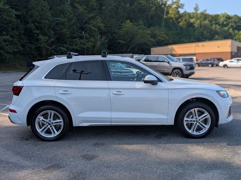Used 2022 Audi Q5 e Premium Plus w/ Premium Plus Package AWD/4WD image 10