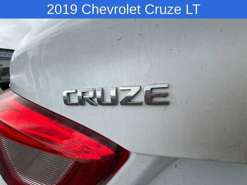 Used 2019 Chevrolet Cruze LT w/ Convenience Package FWD image 8