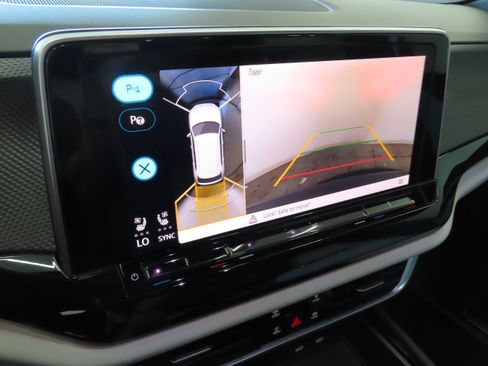 New 2026 Volkswagen Atlas Cross Sport SEL Premium R-Line image 18