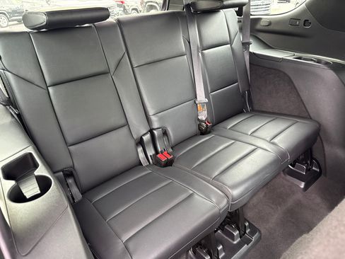 Used 2024 Cadillac Escalade Luxury AWD/4WD image 17
