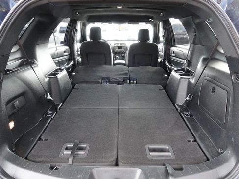 Used 2018 Ford Explorer XLT image 17