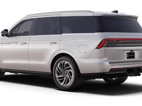 New 2025 Lincoln Navigator Reserve image 2