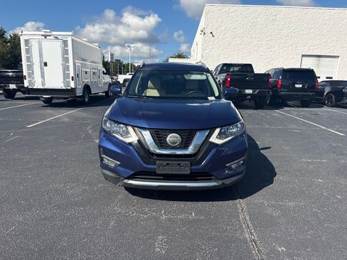 Used 2018 Nissan Rogue SV w/ Premium Package FWD image 9