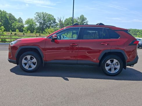 Used 2023 Toyota RAV4 XLE AWD/4WD image 4