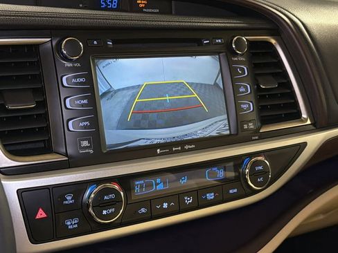 Used 2016 Toyota Highlander Limited image 31