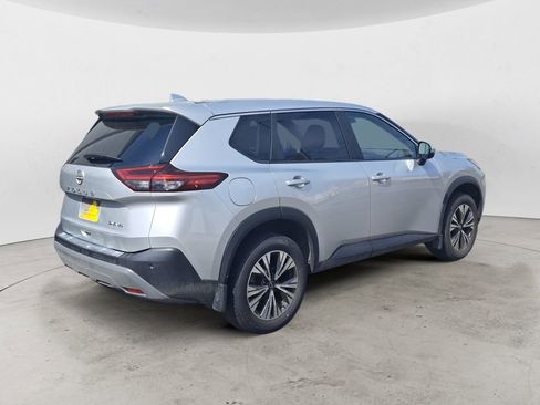 Used 2023 Nissan Rogue SV image 3