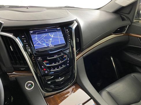Used 2019 Cadillac Escalade Premium Luxury image 25