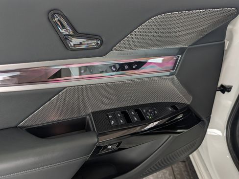 Certified 2024 BMW 760i xDrive image 13