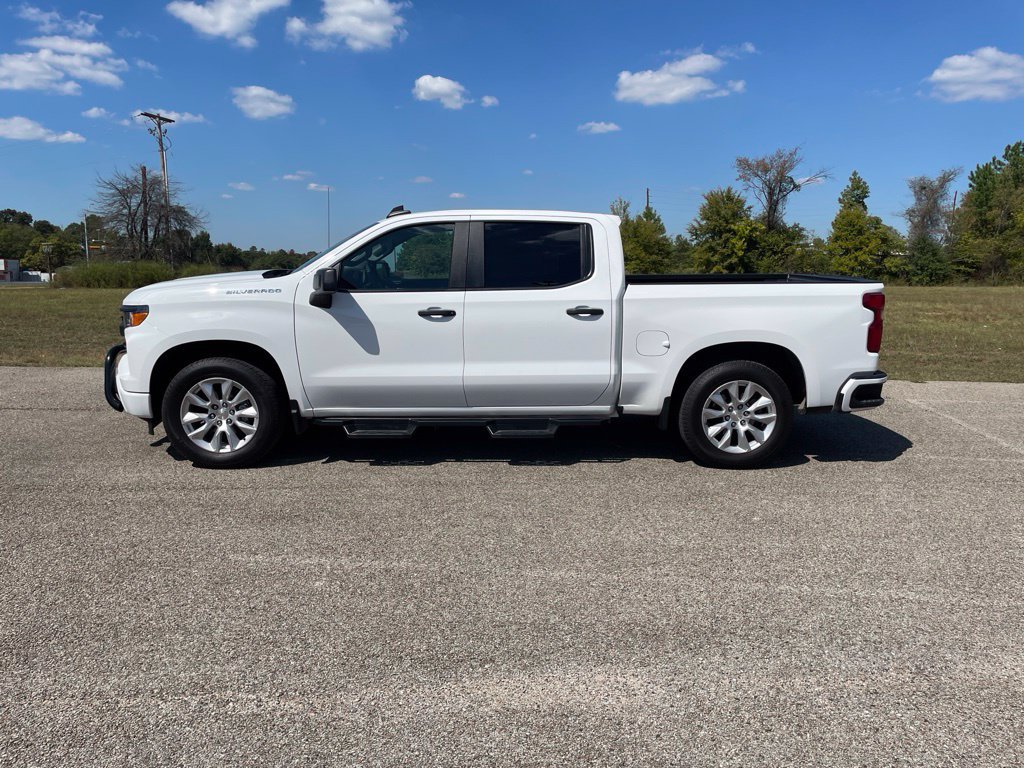 Used 2022 Chevrolet Silverado 1500 Custom RWD image 2