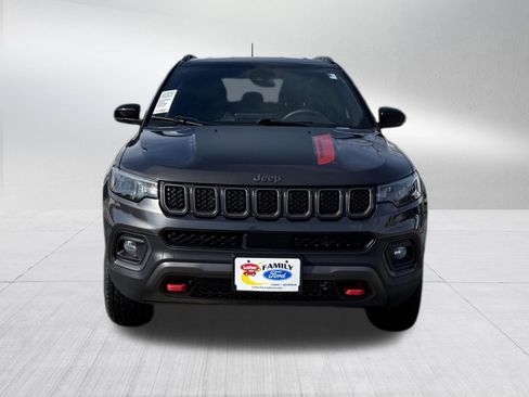 Used 2024 Jeep Compass Trailhawk image 2
