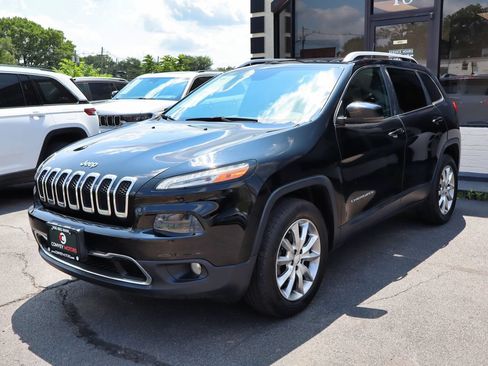 Used 2018 Jeep Cherokee Limited AWD/4WD image 2