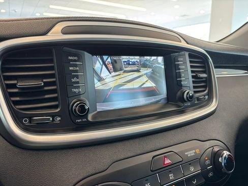 Used 2020 Kia Sorento AWD V6 image 20