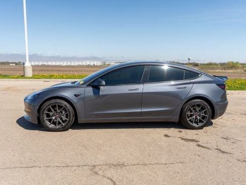 Used 2022 Tesla Model 3 Long Range AWD/4WD image 4