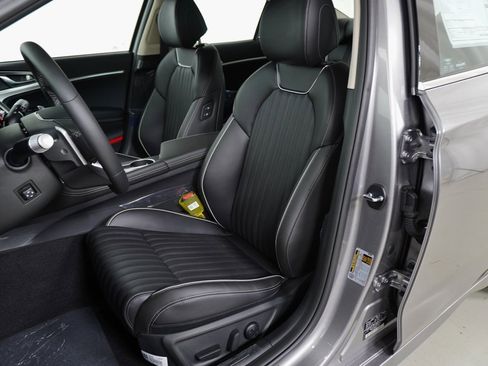 Used 2026 Genesis G70 2.5T Prestige image 13