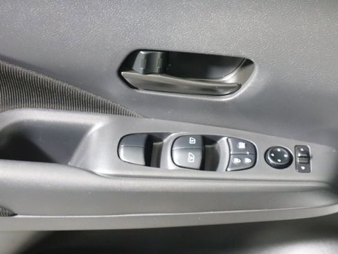 Used 2022 Nissan Kicks S image 22