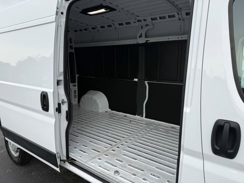 Used 2026 RAM ProMaster 2500 w/ Convenience Group FWD image 12