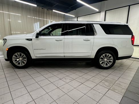 Used 2022 GMC Yukon XL Denali AWD/4WD image 8