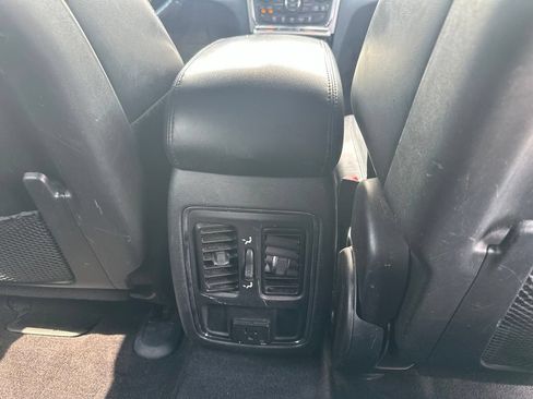 Used 2018 Jeep Grand Cherokee Altitude AWD/4WD image 32