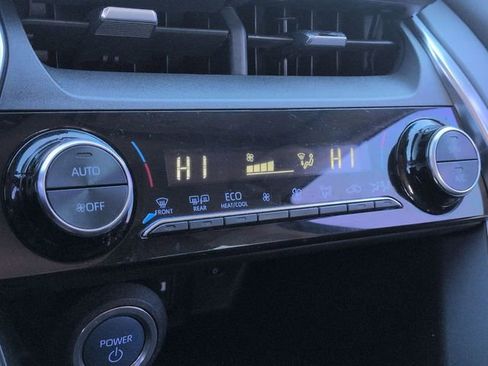 Certified 2021 Toyota Venza LE w/ Carpet Mat Package (TMS) image 19