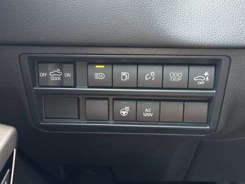Used 2024 Toyota Tundra Limited AWD/4WD image 38