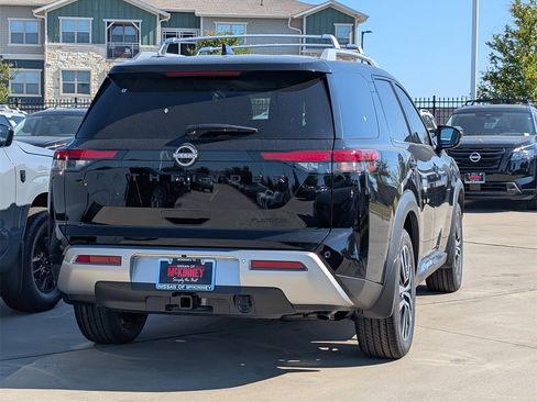 New 2025 Nissan Pathfinder Platinum w/ Black Appearance Package image 4