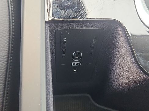 Used 2025 Volvo XC90 B6 Plus w/ Protection Package Premier image 11