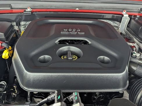 Used 2025 Jeep Wrangler Unlimited Sahara w/ Safety Group image 9