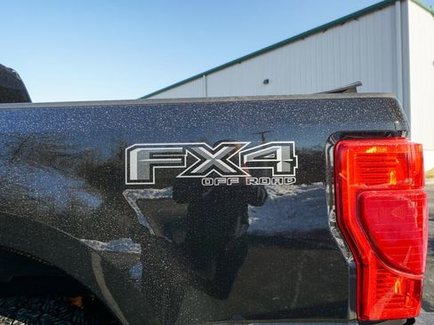 Used 2022 Ford F250 XLT w/ Black Appearance Package image 12