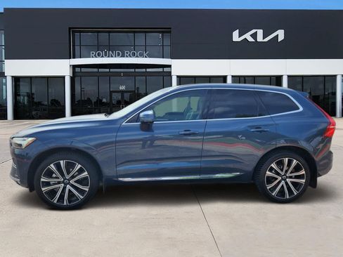 Used 2023 Volvo XC60 B5 Ultimate w/ Climate Package FWD image 4