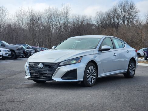 Used 2023 Nissan Altima 2.5 SV image 13