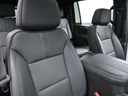 Used 2025 Chevrolet Suburban RST w/ Comfort Package AWD/4WD image 32