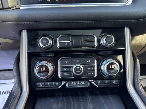 Used 2021 GMC Yukon Denali w/ Denali Premium Package AWD/4WD image 21