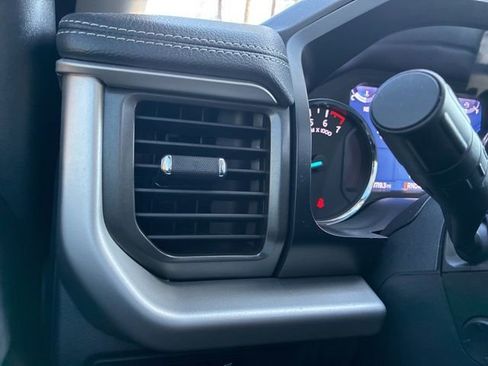 Used 2023 Ford Expedition XLT image 27