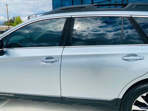 Used 2017 Subaru Outback 2.5i Limited AWD/4WD image 23
