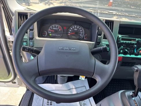 Used 2020 Isuzu NPR RWD image 10