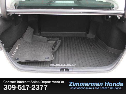 Used 2020 Toyota Camry LE image 6