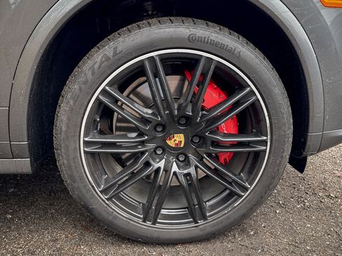 Used 2017 Porsche Cayenne Turbo image 22