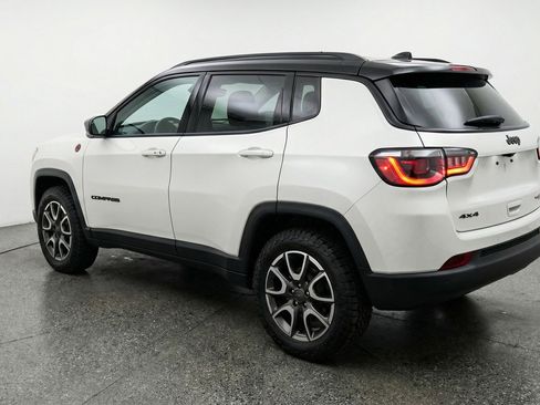 Used 2025 Jeep Compass Trailhawk AWD/4WD image 6